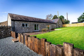 Long Barn, seaside cosy cottage for 8
